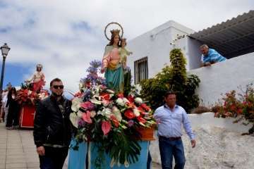 La Gavia procesiona a sus patronos en el último día de su fiesta (Foto Francisco Javier Santana)